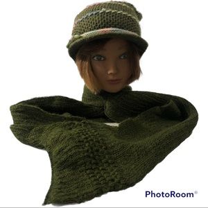 Women's 2pc Hat & Scarf Gift Set - Green Multi new w/o tag